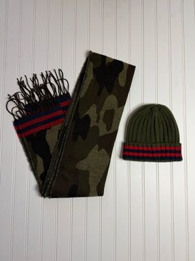 Camouflage Knit Scarf and Olive Beanie Set with Red-Blue Stripe